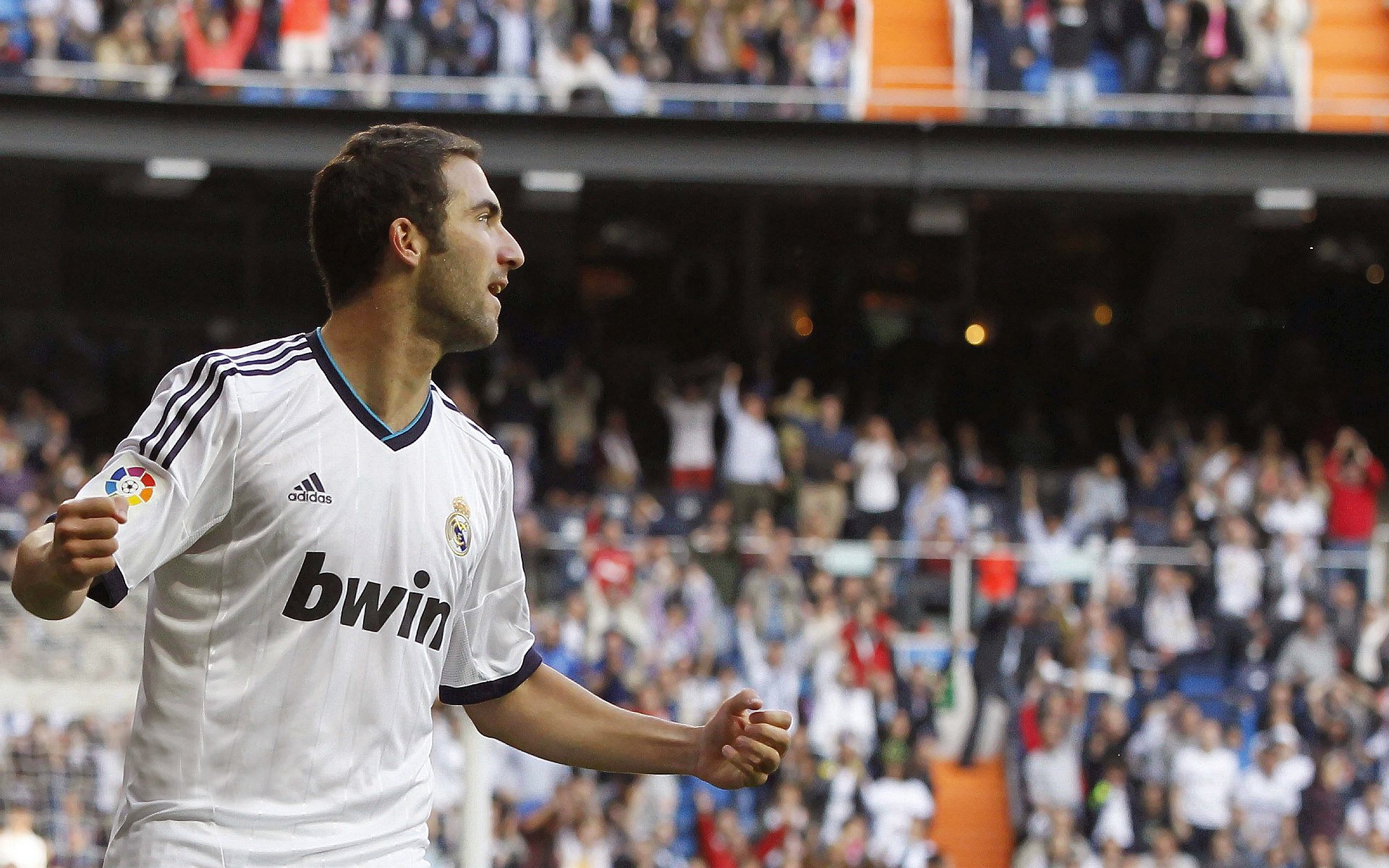 利物浦的防守隐患显现，球迷期待教练组调整，利物浦防守体系